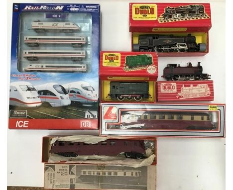 Hornby: A collection of assorted model railway to include: Hornby Dublo 2-rail 2-6-4 Tank Loco, 0-6-0 Diesel Shunting Loco, 0