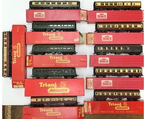 Triang: A collection of assorted boxed Triang and Hornby coaches, together with three unboxed Triang items, comprising: R.157