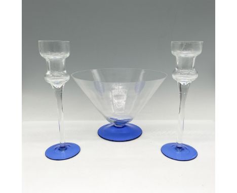 Small centerpiece bowl with clear glass and blue base. Matching holders are included. This item has its original box: 8.75"L 