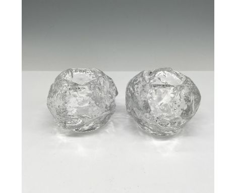 Created and designed within a snowdrift in Sweden these votives emulate a snow packed ball perfectly. Kosta Boda mark. This i
