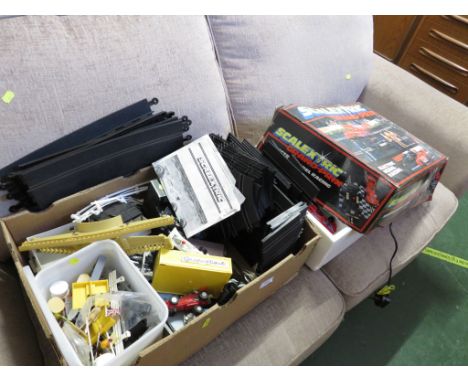 BOXED VINTAGE SCALEXTRIC TOGETHER WITH OTHER LOOSE CARS AND ACCESSORIES. (AF)