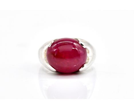 AN 18CT WHITE GOLD AND CABOCHON RUBY RINGClaw set with the oval cabochon ruby in a plain white gold setting, ring size U, gro