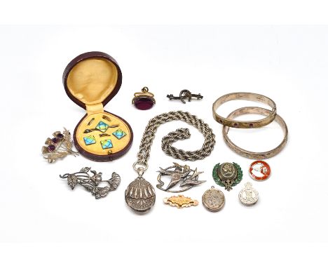 A STERLING SILVER AND ENAMEL BUTTON SET, A SILVER PENDANT LOCKET AND CHAIN AND TWELVE FURTHER ITEMS (15)The blue/green enamel