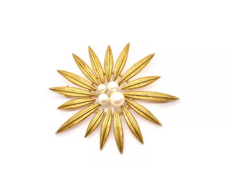 A GOLD AND CULTURED PEARL BROOCHIn a radiating foliate design, mounted with four cultured pearls, detailed 18 K, width 5.2cm,