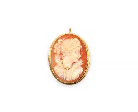A GOLD MOUNTED OVAL SHELL CAMEO PENDANT BROOCHDesigned as the portrait of a lady, wearing a necklace, detailed 750, width 2.9