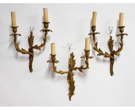 THREE LOUIS XV STYLE GILT-METAL ACANTHUS CAST TWIN-LIGHT WALL APPLIQUÉS (3)20th Century Of naturalistic form, each with twin 