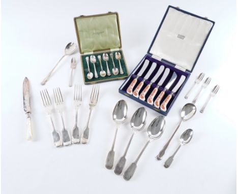 A SET OF SIX SILVER TEASPOONS AND A QUANTITY OF MOSTLY PLATED FLATWARE (QTY)The teaspoons Birmingham 1929, weight 79 gms, fiv