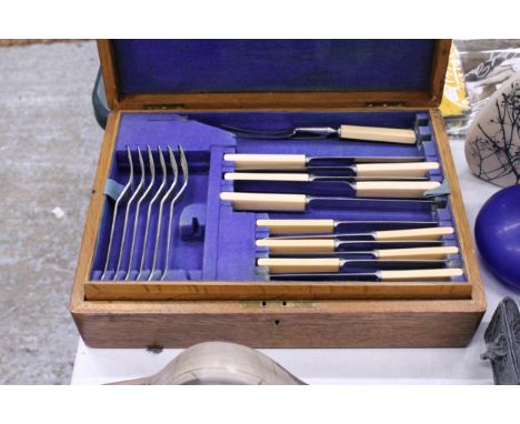 A MAHOGANY CASED VINTAGE TWO TIER CANTEEN OF CUTLERY, DATED TO THE FRONT 1923