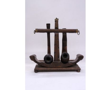 A VINTAGE WOODEN PIPE HOLDER WITH PIPES