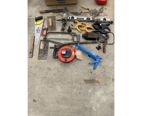 AN ASSORTMENT OF TOOLS TO INCLUDE AN EXTENSION LEAD, TROWELS AND SAWS ETC