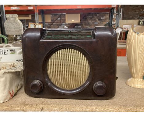 A VINTAGE BUSH RADIO RECIEVER