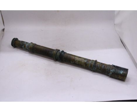 A VINTAGE BRASS SIGHTING SCOPE