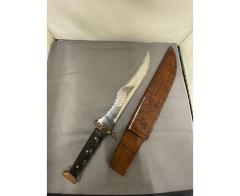 A LARGE HUNTING KNIFE AND LEATHER SCABBARD - 26 CM BLADE - DECORATIVE SHAPED GRIP - LENGTH - 40 CM