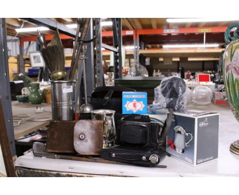 A MIXED LOT TO INCLUDE VINTAGE CAMERAS, BINOCULARS, SILVER PLATED TANKARD, MINI GOLF CLUB AND COMPANION SET