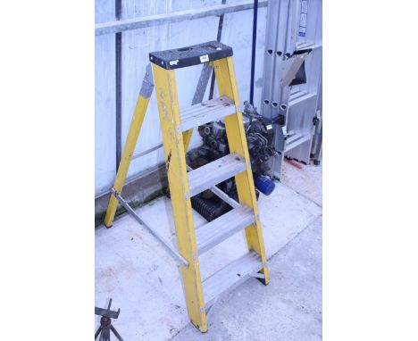 A FOUR RUNG LYTE STEP LADDER