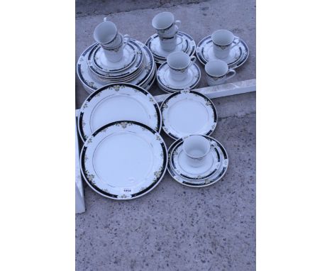 A CERAMIC CROWN DYNASTY DINNER SERVICE