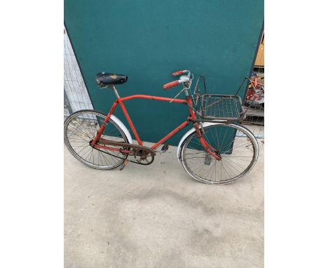 A VINTAGE GENTS ROAD RACING BIKE