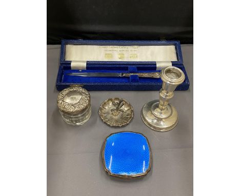 VARIOUS ITEMS OF SILVER TO INCLUDE A BOXED KNIFE, CANDLESTICK, RING TREE, LIDDED POT AMD A BLUE ENAMEL LID