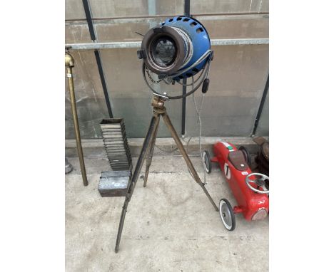 A RETRO THEATRE LIGHT WITH A VINTAGE TRIPOD STAND
