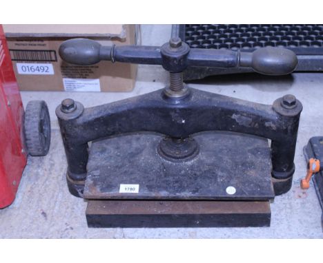 A LARGE VINTAGE HEAVY DUTY CAST IRON BOOK PRESS