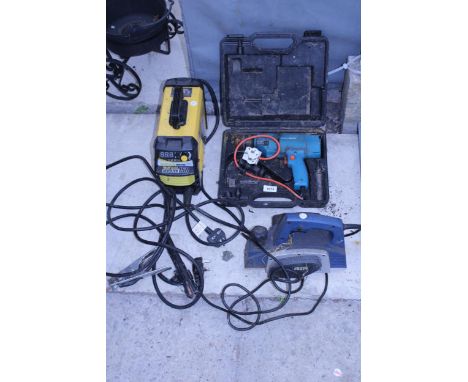 THREE POWER TOOLS TO INCLUDE A POWERCRAFT ELECTRIC WOOD PLANE, A BLACK AND DECKER DRILL AND A WOLFWELD INVERTER 150