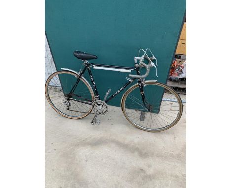 A VINTAGE SUN-GT-10XL GENTS ROAD RACING BIKE WITH 10 SPEED GEAR SYSTEM