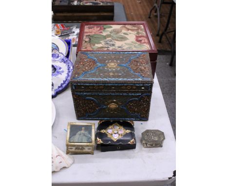 TWO LARGE AND THREE SMALL BOXES TO INCLUDE A VINTAGE PAPIER MACHE WITH MOTHER OF PEARL DECORATION, ETC