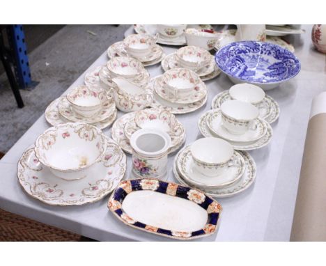 SIX VINTAGE ROYAL DOULTON 'PINK ROSEBUD' TRIOS, A MILK JUG, SUGAR BOWL AND CAKE PLATE PLUS A QUANTITY OF OF VINTAGE CUPS, SAU