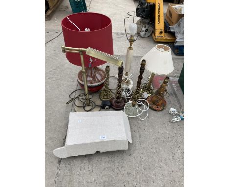 AN ASSORTMENT OF LAMPS AND LIGHTS TO INCLUDE TWO WOODEN TABLE LAMPS AND A BRASS ADJUSTABLE DESK LAMP ETC