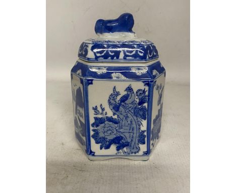 A PORCELAIN CHINESE HEXAGONAL TEA CADDY WITH FOO DOG FINIAL