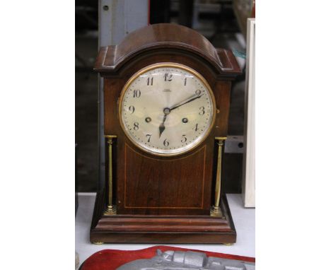 A VINTAGE LOWE OF CHESTER, MAHOGANY CASED MANTLE CLOCK WITH KEY