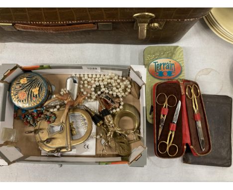 AN ASSORTMENT OF ITEMS TO INCLUDE A TRINKET BOX, NECKLACES, A LIGHTER, BOTTLE STOPS ETC