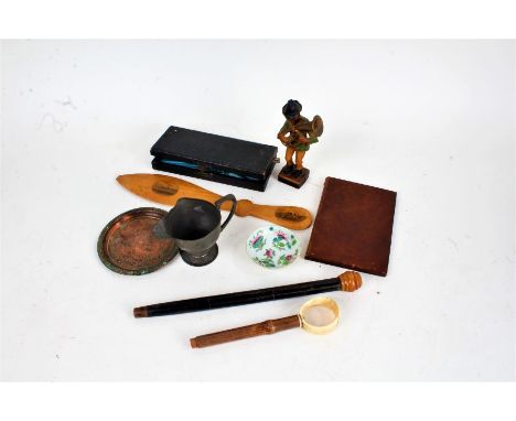 Mixed works of art, to include a sovereign case, small Chinese dish, Bavarian style carved wooden figure, 19th century papier
