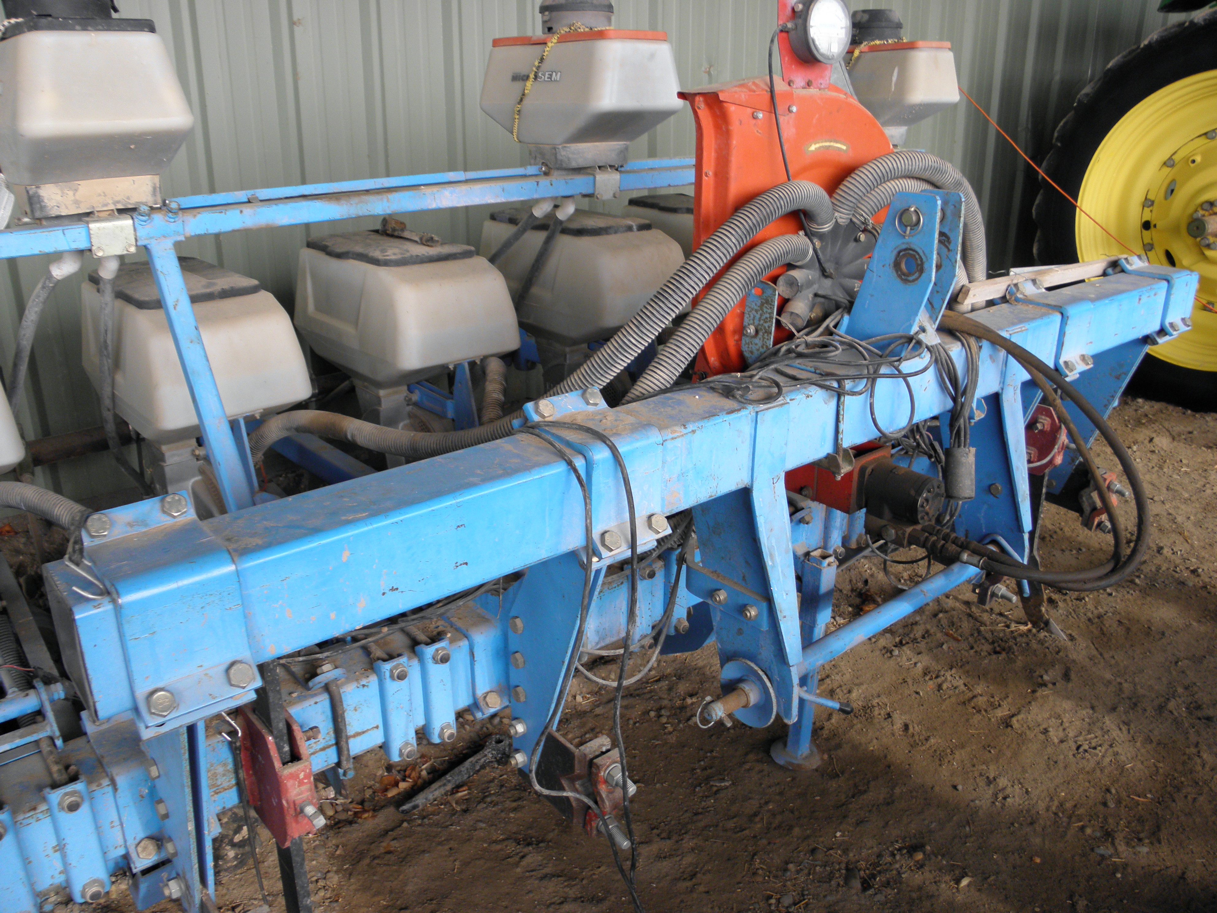 Monosem 450 6 row beet & bean planter w/microsem boxes