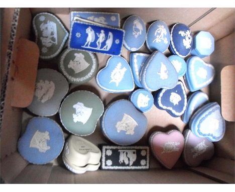 A large quantity of Wedgwood Jasper ware small trinket boxes in various colours (box) 