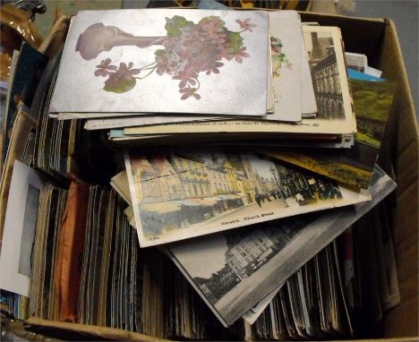 A large quantity of vintage postcards from 1904 onwards (box) 