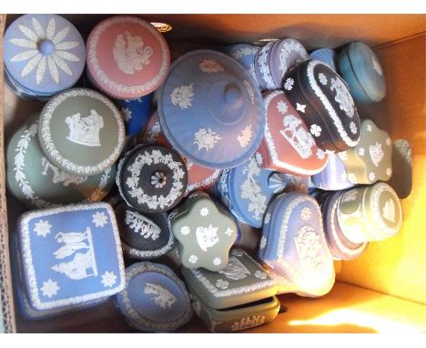A large quantity of Wedgwood Jasper Ware trinket boxes in various colours (box) 