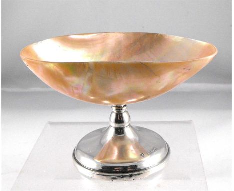 A mother of pearl and silver bonbon dish, Birmingham 1910 6.5cm high