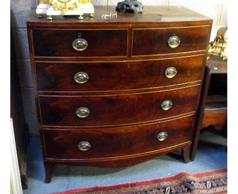 An early 19thC mahogany bow fronted chest of drawers, with two short and three long graduated drawers on splay bracket feet 1