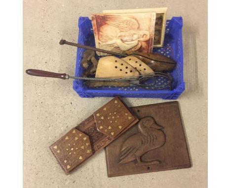 A tray of misc items to include: shoe stretchers, carpet beater and an extending bookends.