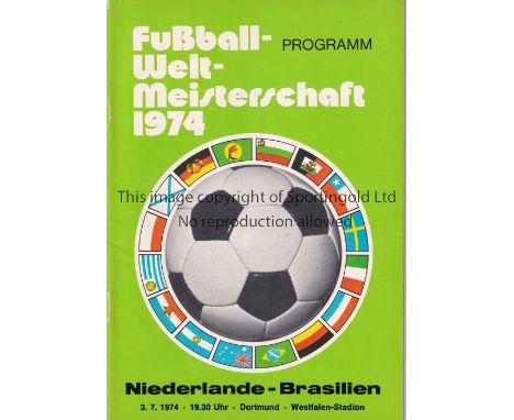 1974 WORLD CUP GERMANY     Programme  Holland v Brazil 3/7/74 in Dortmund. Light green cover.   Good