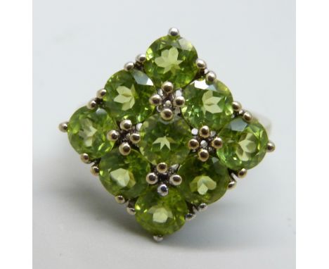 A silver gilt and peridot cluster ring, S 