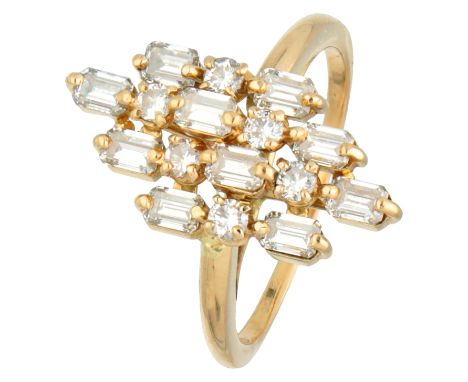 Set with 10 emerald cut diamonds of approx. 1.10 ct. in total and 6 brilliant cut diamonds of approx. 0.18 ct. in total (VS /