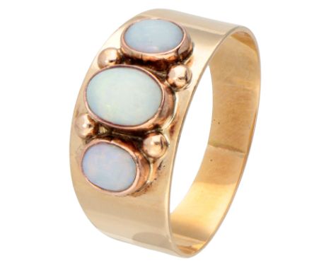 With 3 cabochon cut opals (6.38 x 4.66 and 2 x 4.64 x 3.66 mm) in a closed smooth setting. Hallmarks: 585 Dutch assay mark an