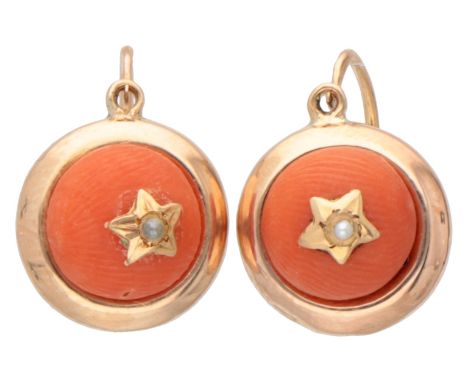 Hallmark: 585 Dutch assay mark. Each set with a cabochon cut red coral of Ø approx. 7.5 mm and a seed pearl (one natural and 