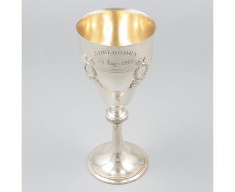 Beautiful gilded model on foot with laurel wreath cartouches with bows. The foot is set with a pearl rim. Germany, Hanau, Ver