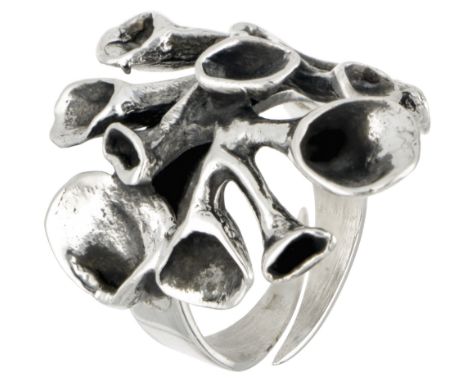 In good condition. Hallmarks: Finnish assay mark crown, maker's mark: half sun Valo-Koru, 925, town mark Turku, U7 (1973), Ma