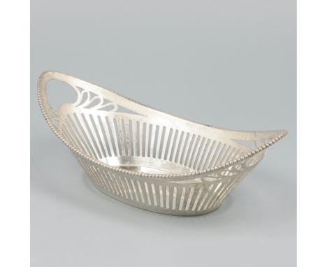 Barge-shaped model with pearl rim and openwork gallery sides. Netherlands, Willige Langerak, L. Marcelis, 1945-46, hallmarks: