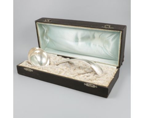 With pearl rim, in original case with cloth interior. Netherlands, Voorschoten, J.M. van Kempen &amp; Zonen, 1900, hallmarks: