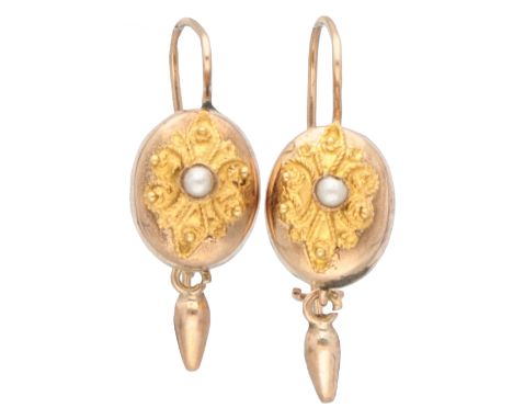 Set with simili pearl. In good condition, repair. Hallmarks: 585 Dutch assay mark, old oak leaf 1853 - 1906. LxW: 1.9 x 0.6 c